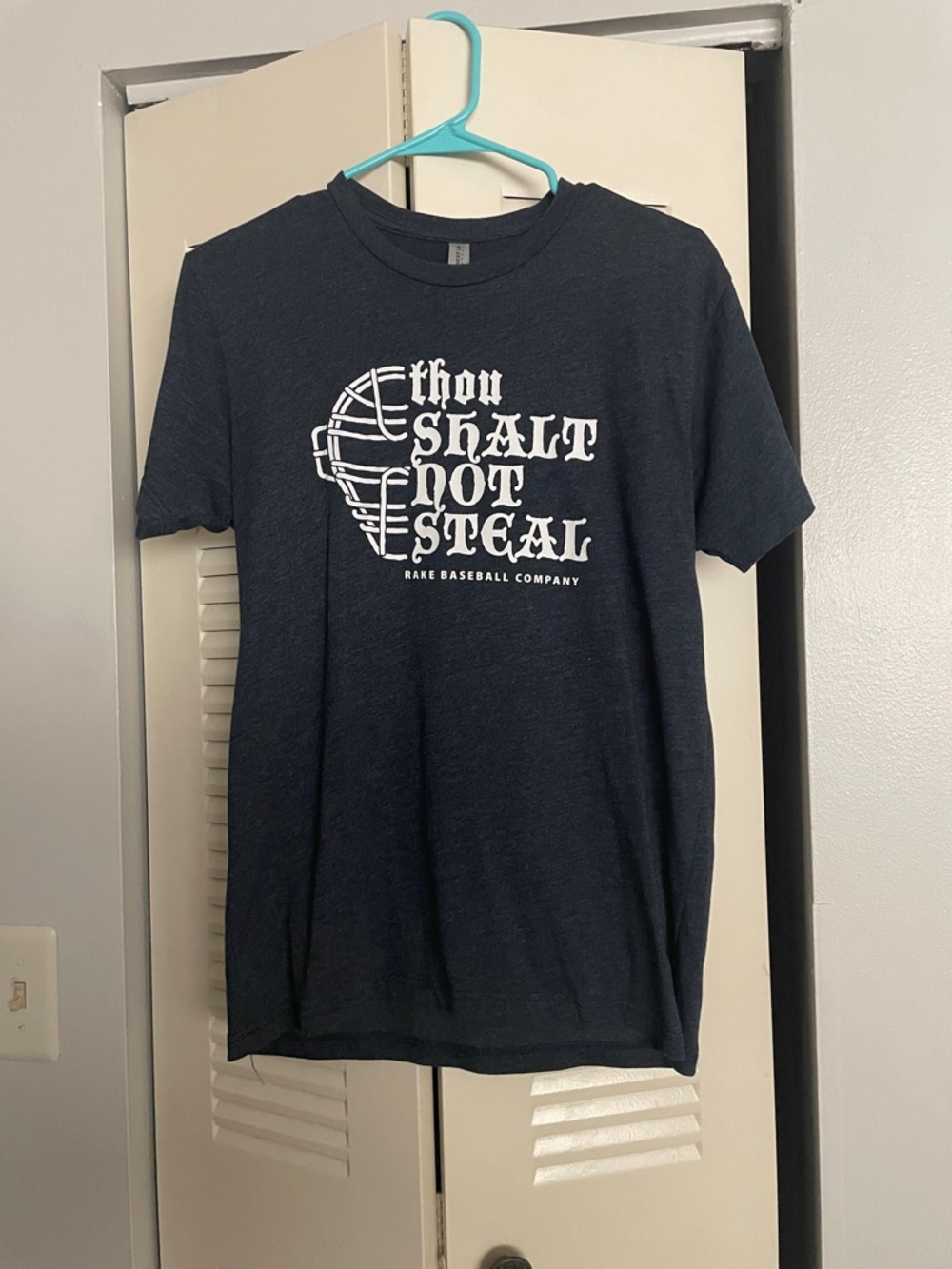 Men’s navy baseball graphic t-shirt size small